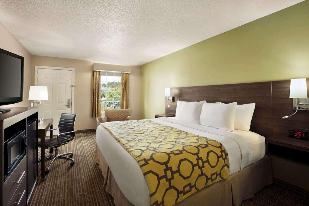 Baymont By Wyndham Kingsland Hotel Room photo