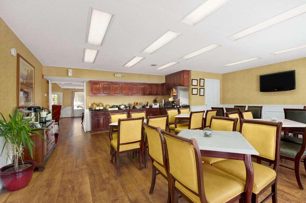 Baymont By Wyndham Kingsland Hotel Restaurant photo
