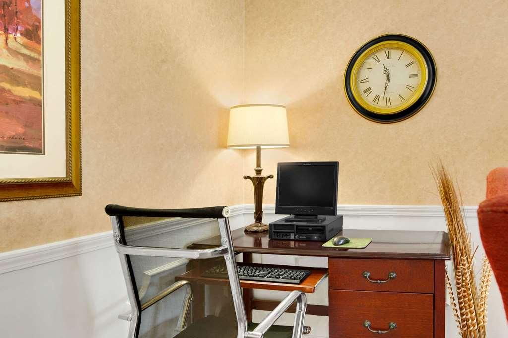 Baymont By Wyndham Kingsland Hotel Interior photo