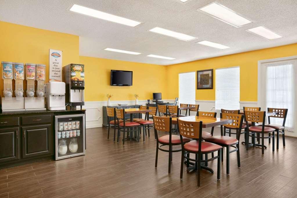 Baymont By Wyndham Kingsland Hotel Restaurant photo