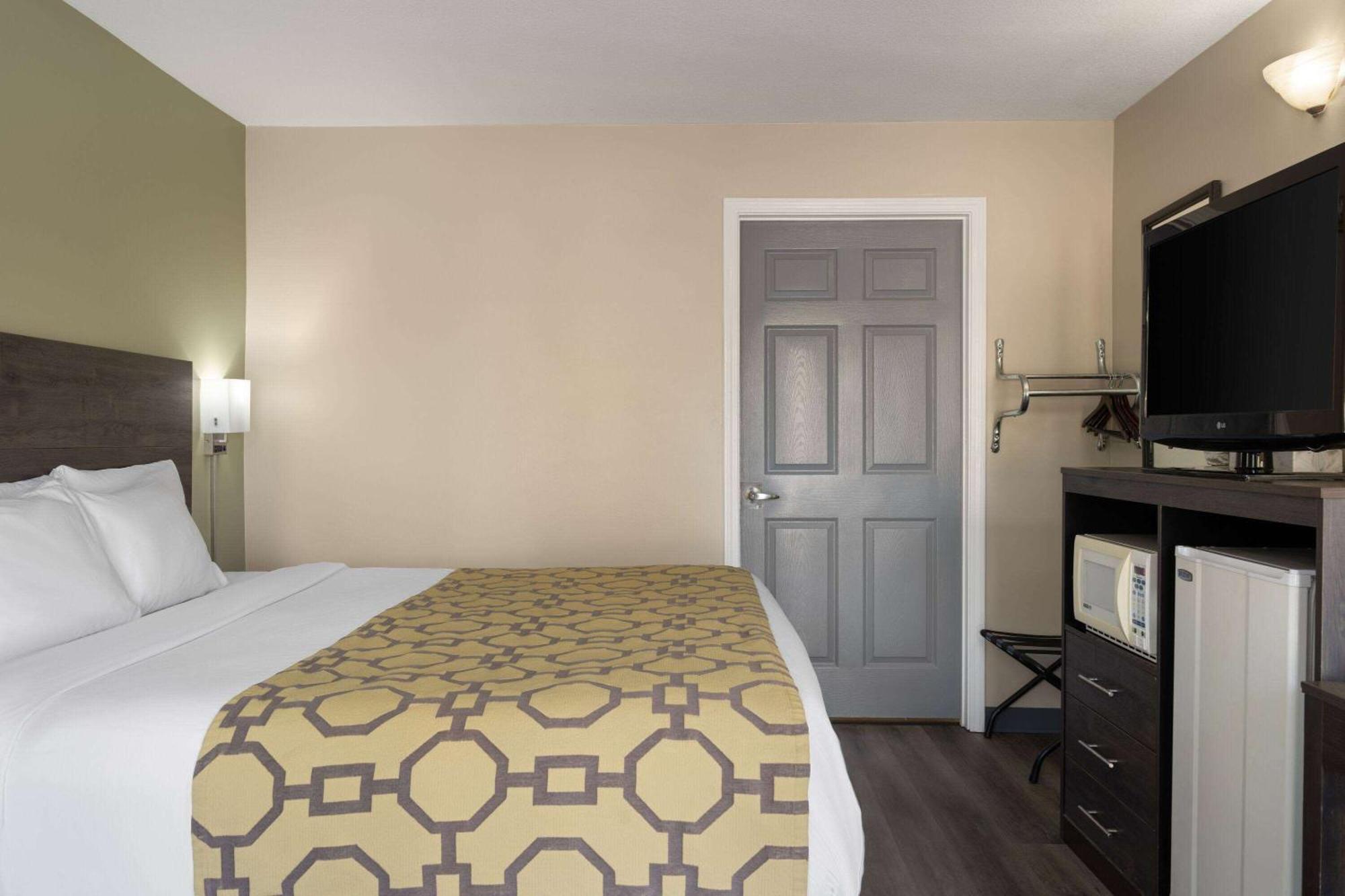 Baymont By Wyndham Kingsland Hotel Exterior photo