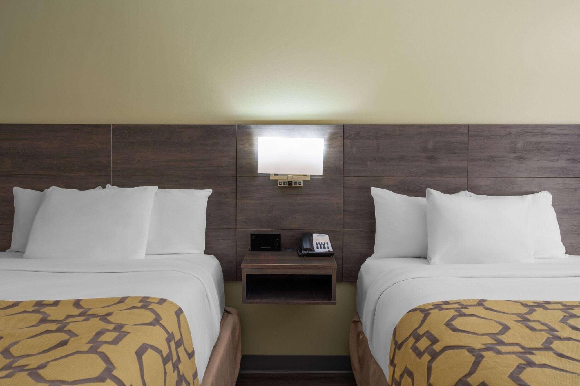 Baymont By Wyndham Kingsland Hotel Exterior photo