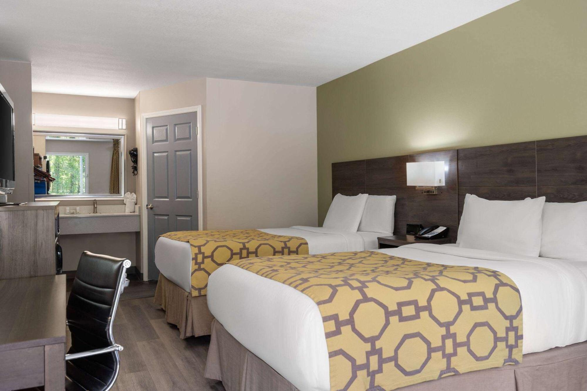 Baymont By Wyndham Kingsland Hotel Exterior photo