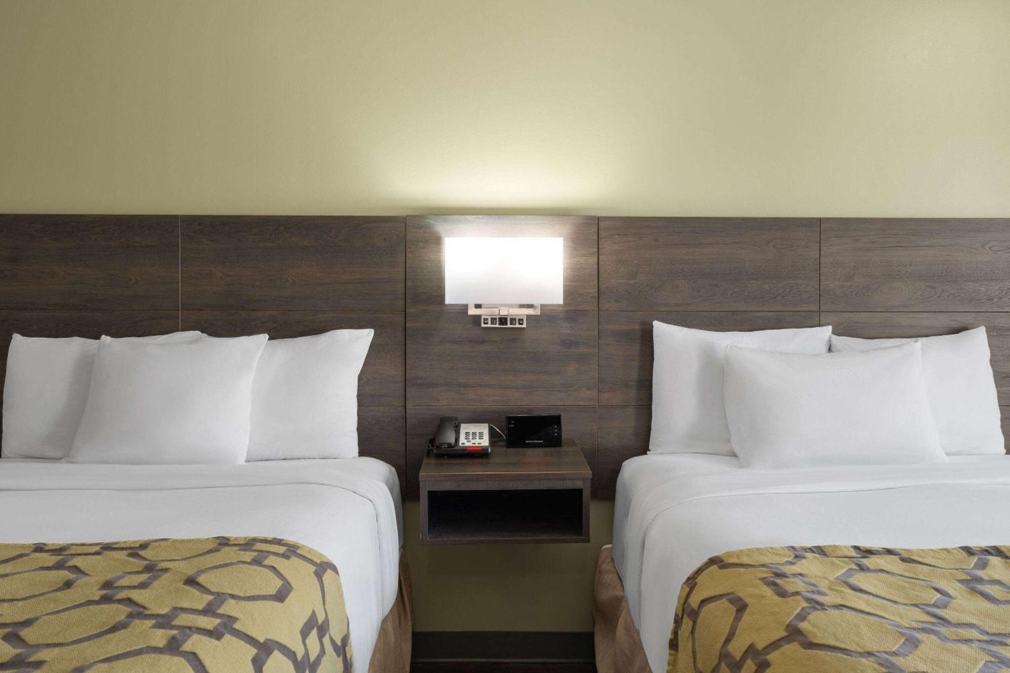 Baymont By Wyndham Kingsland Hotel Exterior photo