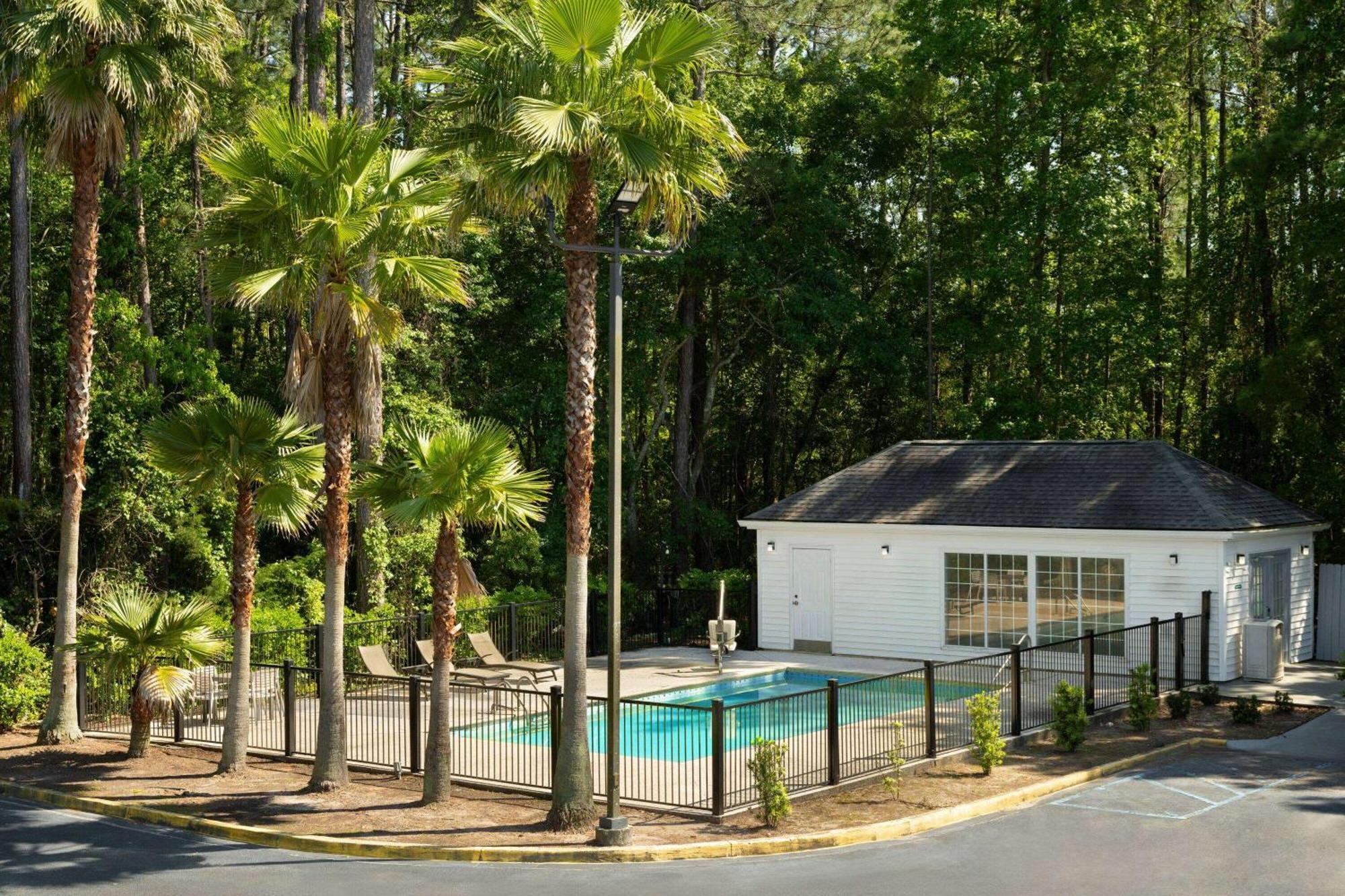 Baymont By Wyndham Kingsland Hotel Exterior photo