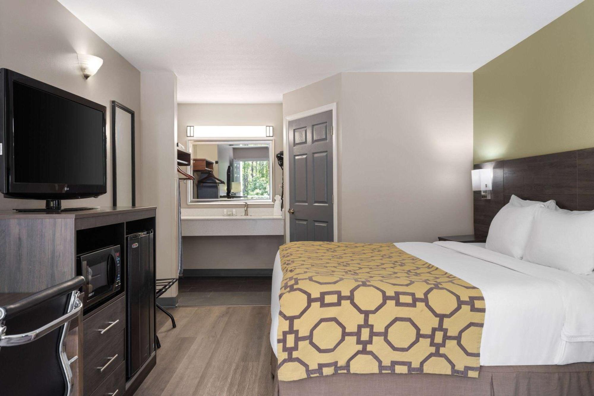 Baymont By Wyndham Kingsland Hotel Exterior photo