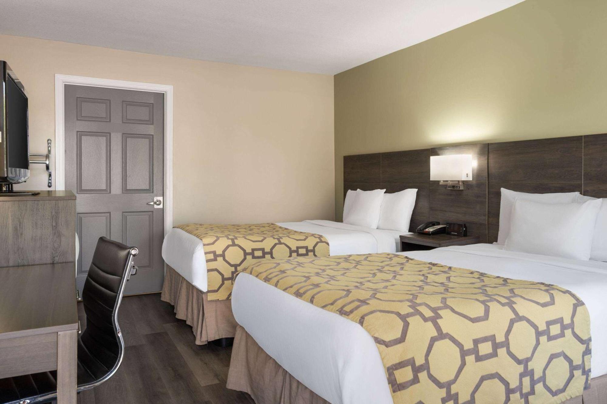 Baymont By Wyndham Kingsland Hotel Exterior photo